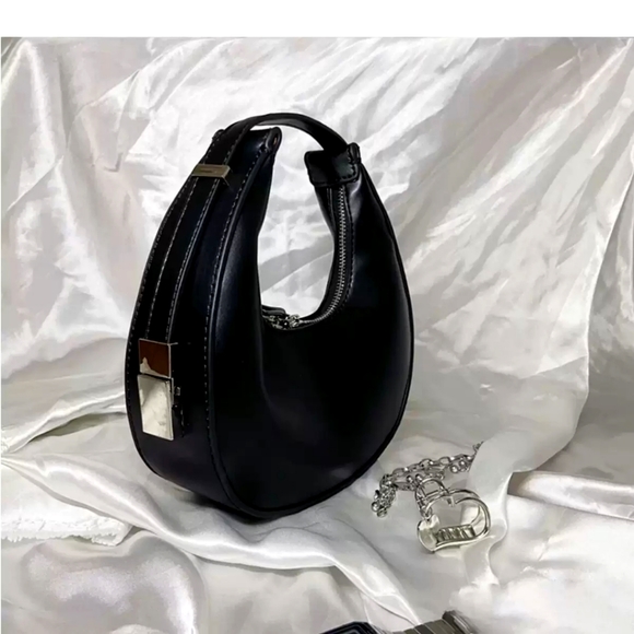 Niche design bag women 2022 new simple personality shoulder bag crescent bag net - Picture 3 of 3